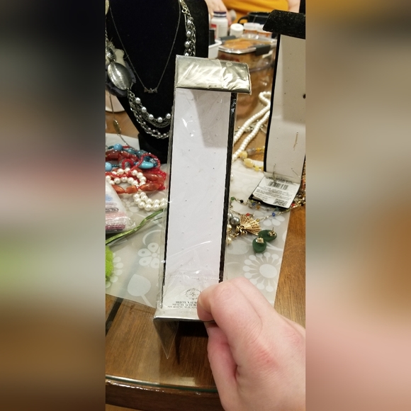 Velvet earring display - Picture 5 of 5